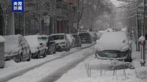 塞尔维亚遭遇强降雪天气 交通受影响