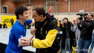 樊振东暴力直线打崩卡尔松获赞“挥拍诗人”