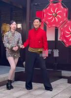 徐帆带19岁女儿徐朵出席活动 母女穿搭引热议