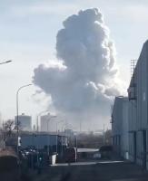 包钢爆炸厂房内部：天花板断裂脱落 救援紧急进行中