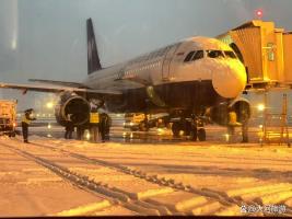 大雪致郑州机场8000人滞留 最新消息 昼夜奋战除冰保安全