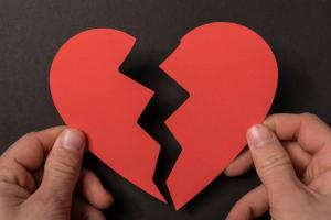 小伙致女友怀孕称年龄不适合结婚 女方无奈流产起诉索赔