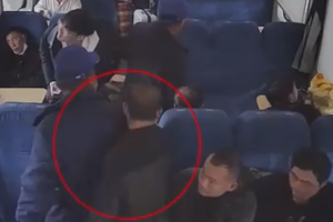 乘客列车上被人摸兜 铁路警方迅速抓到惯犯