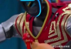 台名嘴看春晚机器人表演感慨太神了 中国智造震撼全场