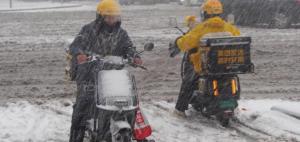 女子给外卖员点年夜饭送红包 除夕夜的温暖传递