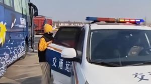 粗心丈夫服务区“遗落”妻子 暖心团圆接力