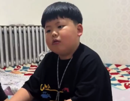 爸爸嫌妈妈做菜不好吃被儿子教育：不做饭的人没资格挑三拣四