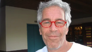 猛料：“爱泼斯坦死讯提前被公布”