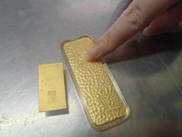 民警从豆瓣酱中挖出200克金条 反诈拦截成功