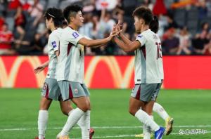 中国女足2比0领先 王霜世界波建功