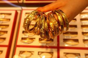 黄金市场谁在赚谁在亏 价差背后的真相