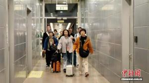 中东滞留台胞抵达上海中转返台 多方协助平安返乡