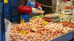 蛋黄是不是“天然黄”？业内吵翻 高端鸡蛋争议再起