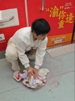 重庆地铁吐血女孩已收到30余万捐款 善举感动全网