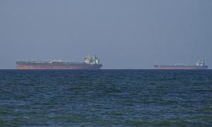 霍尔木兹海峡仍受阻 国际油价大幅走高