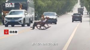 男子马路中央坐躺椅被拘5日 醉酒行为扰秩序