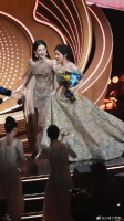 肖战送谢娜演唱会花篮 见证娱乐圈好人缘