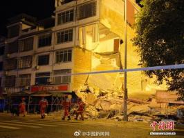 柳州市民讲述地震：轰隆一下就塌了 救援紧急进行中