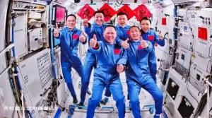 航天员返航时为何要穿航天服 发射、返航过程最危险