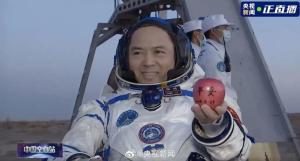 神二十一乘组在轨驻留210天刷新纪录 圆满结束太空之旅