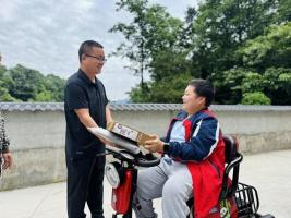 15歲腦癱少年獲贈(zèng)筆記本電腦 助力編程夢(mèng)