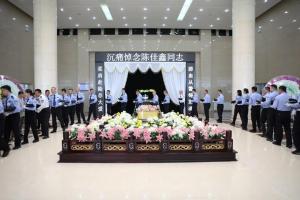 女警飞身营救欲轻生群众牺牲 生命定格30岁