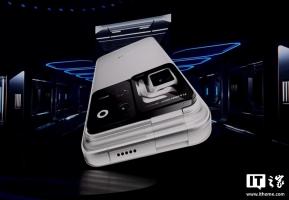荣耀发布Robot Phone手机 9999元起售