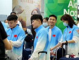 中国羽毛球队抵达名古屋 目标夺金齐心协力