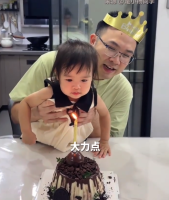萌娃“阿福阿福”吹蜡烛，火苗怎么都吹不灭
