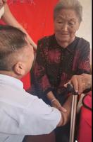 聋哑男子14岁赌气离家，36年后找到亲人：手绘地图成寻亲线索，跪在92岁母亲面前痛哭