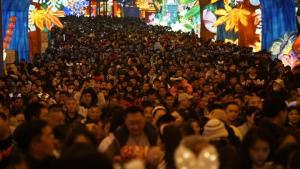请3休13"错峰出游人多：提前出发成趋势