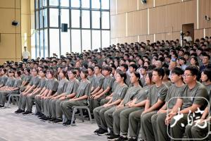 董明珠开讲第一课 技能改变人生