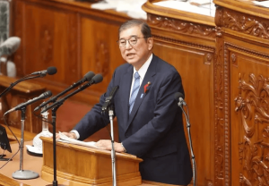 中国航母深入西太 日本为啥“着急” 打破军事平衡引发关注