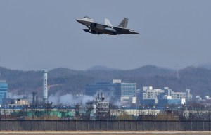 美F-22战机进行两项重大升级，改进方向“直指中国”