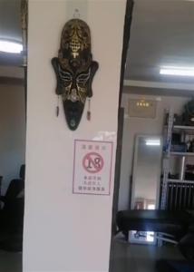 纹身店老板拒绝为3名未成年女生纹身 店主：是行业基本职业道德
