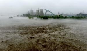 永定河正在开闸泄洪 为确保安全北京卢沟新桥已封闭