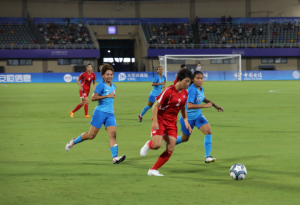 朝鲜女足7:0大胜新加坡队  朝鲜球迷成了球场上另一道抢眼风景