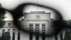 美联储称要对降息保持警惕 通胀回落或慢于预期