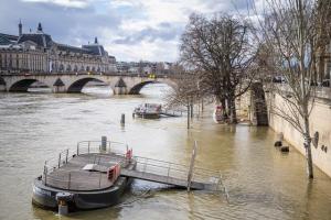 巴黎正与时间赛跑：塞纳河真能游泳吗？