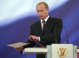 普京获颁总统证 正式就职仪式前的重要步骤