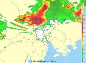 广州出现龙卷风 多地发布警报，强阵风来袭