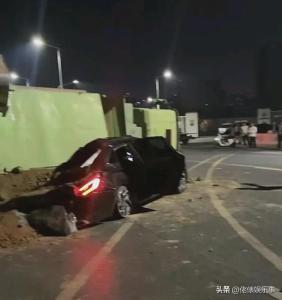 郑州渣土车侧翻压扁小车致两人死亡，现场画面曝光