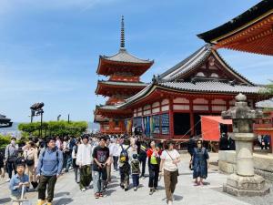 日本专家提议外国人交游客税 应对"观光公害"危机