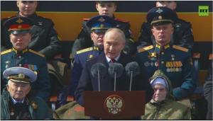 普京在阅兵式上为二战牺牲英雄默哀 致敬卫国战争烈士