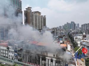 广州十三行火灾突发：9人安全疏散，1人失联待查