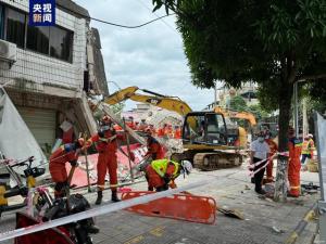 广西龙州一学校附近商铺发生倒塌事故 初步核实5人被困