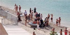一中国游客希腊乘滑翔伞坠海溺亡 旅游安全警钟再响