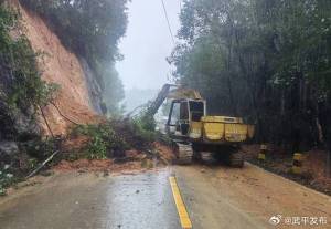 福建龙岩现洪涝灾害 多处道路坍塌 4死2失踪，损失逾4亿