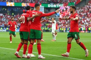 葡萄牙3-0土耳其 C罗无私助攻 锁定淘汰赛资格