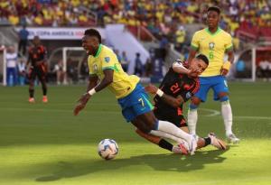 媒体：巴西足球阵痛在继续——VAR争议判罚引质疑